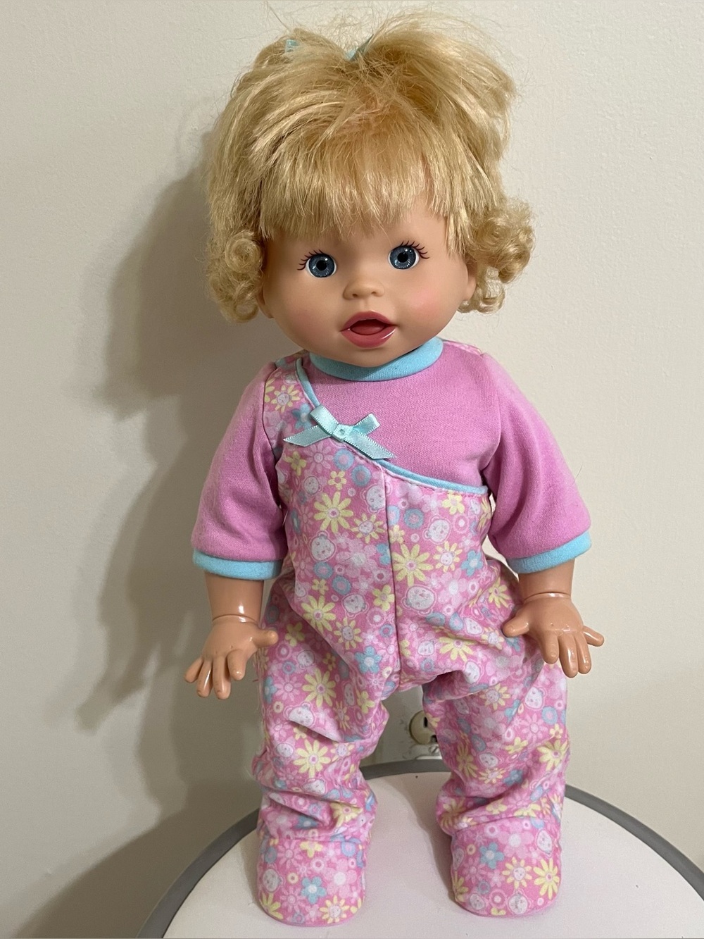 Little Mommy walk and giggle doll 2008 *does not work